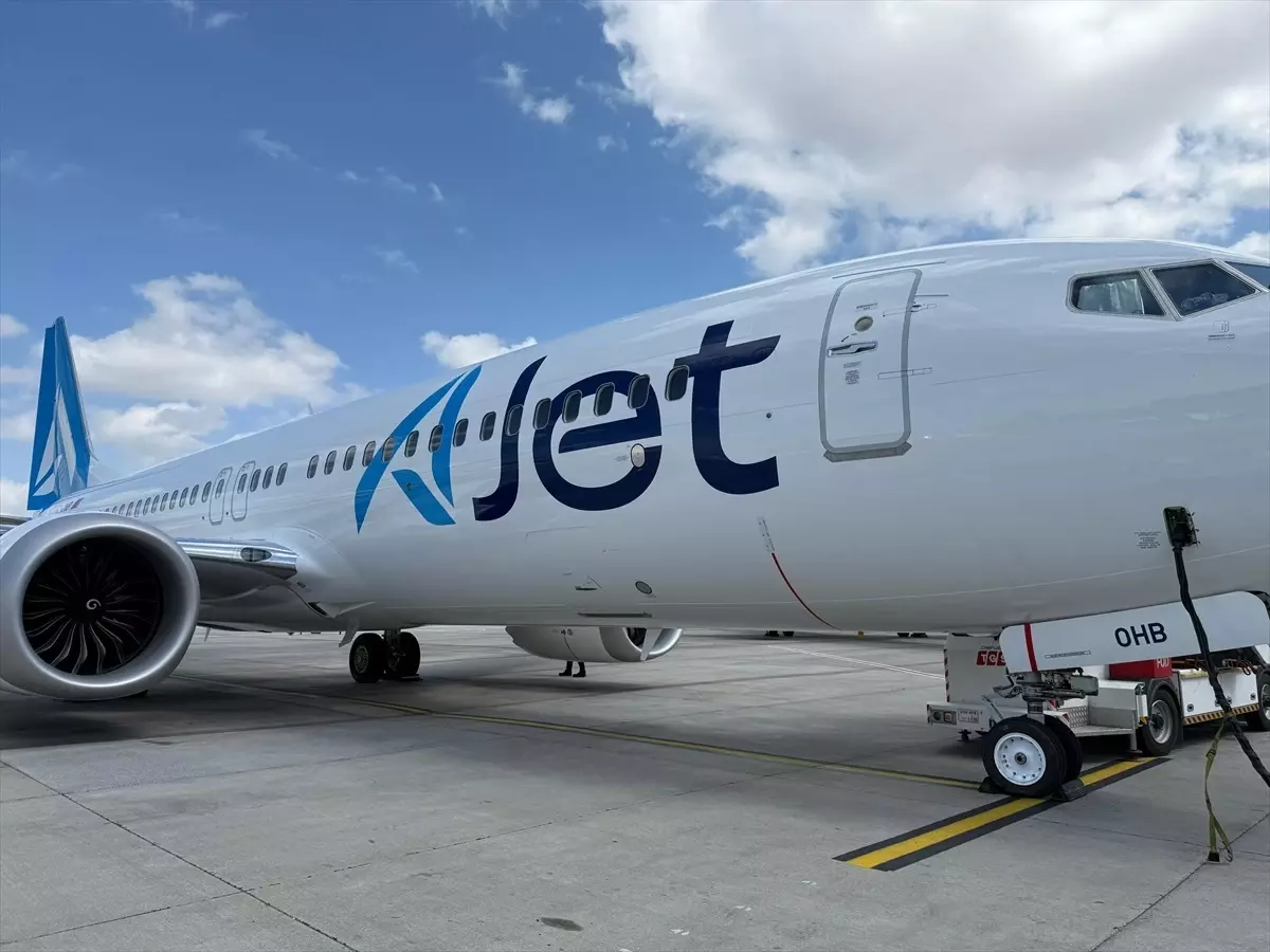 AJet'in Yeni Boeing 737-8 MAX Uçağı İndi