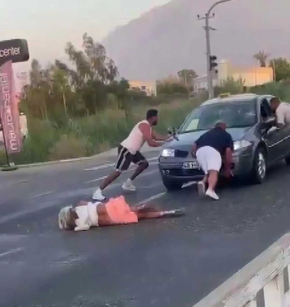 Alkollü sürücünün çarpıp üzerinden geçtiği İngiliz kadın bir hafta sonra hayatını kaybetti