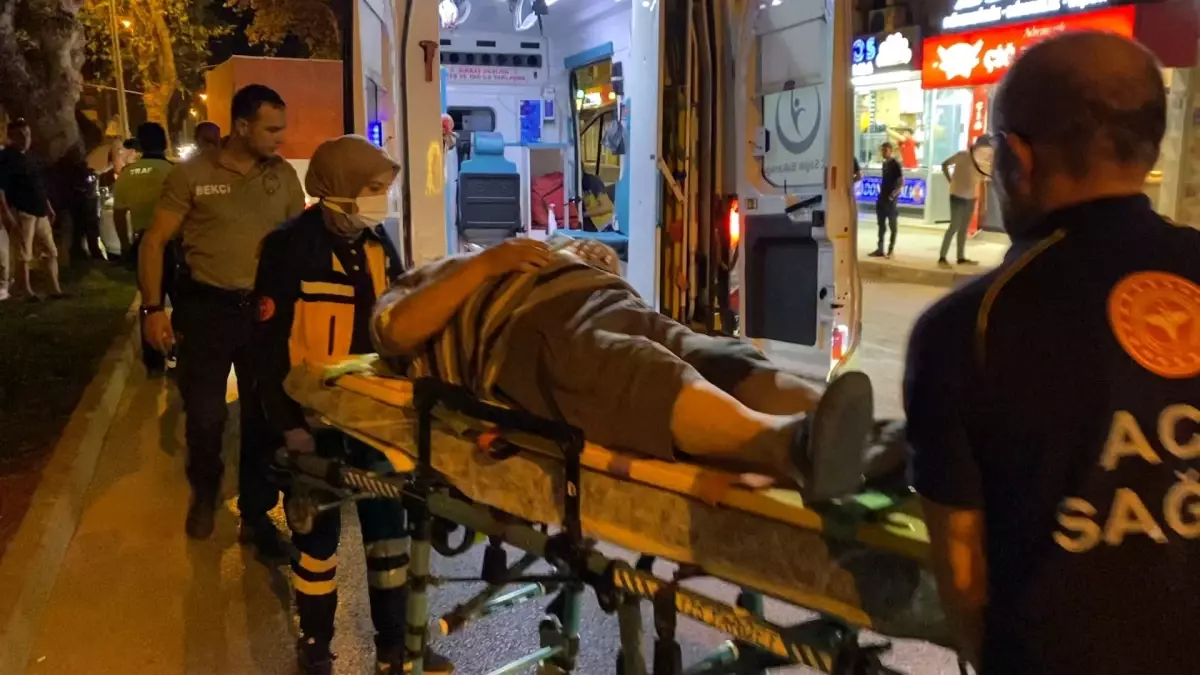 İnegöl'de Kaza: Yaşlı Sürücü Yaralandı