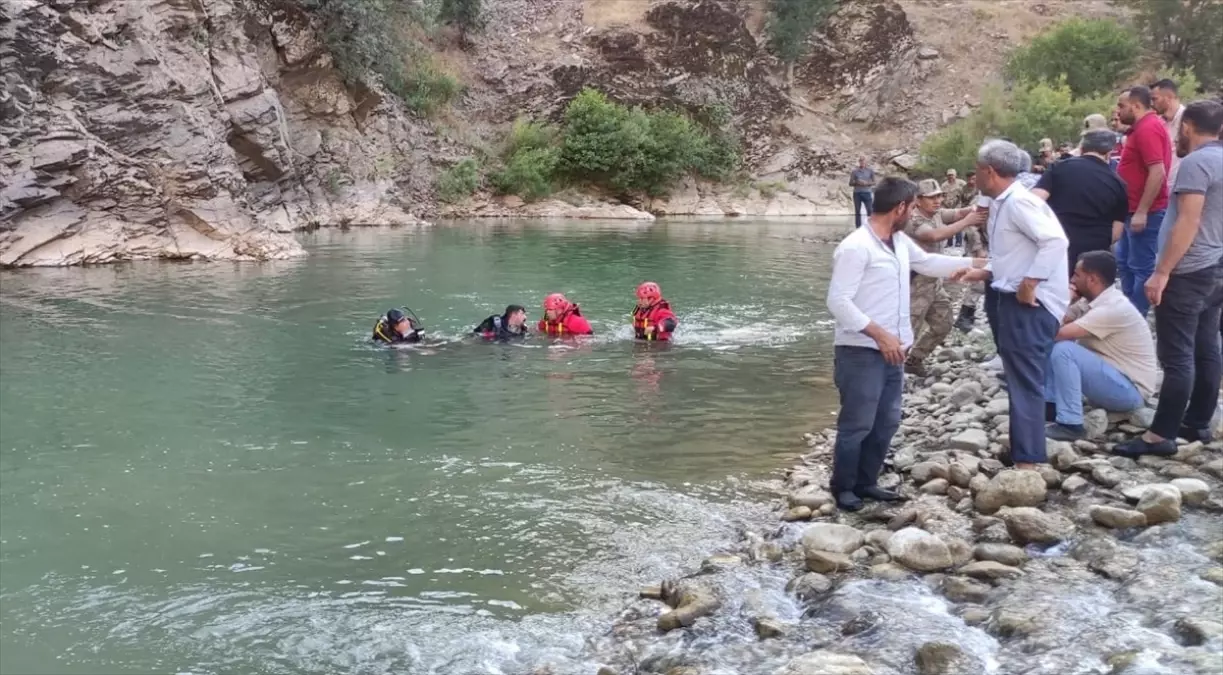 Genç Serinlemek İçin Girdiği Derede Boğuldu