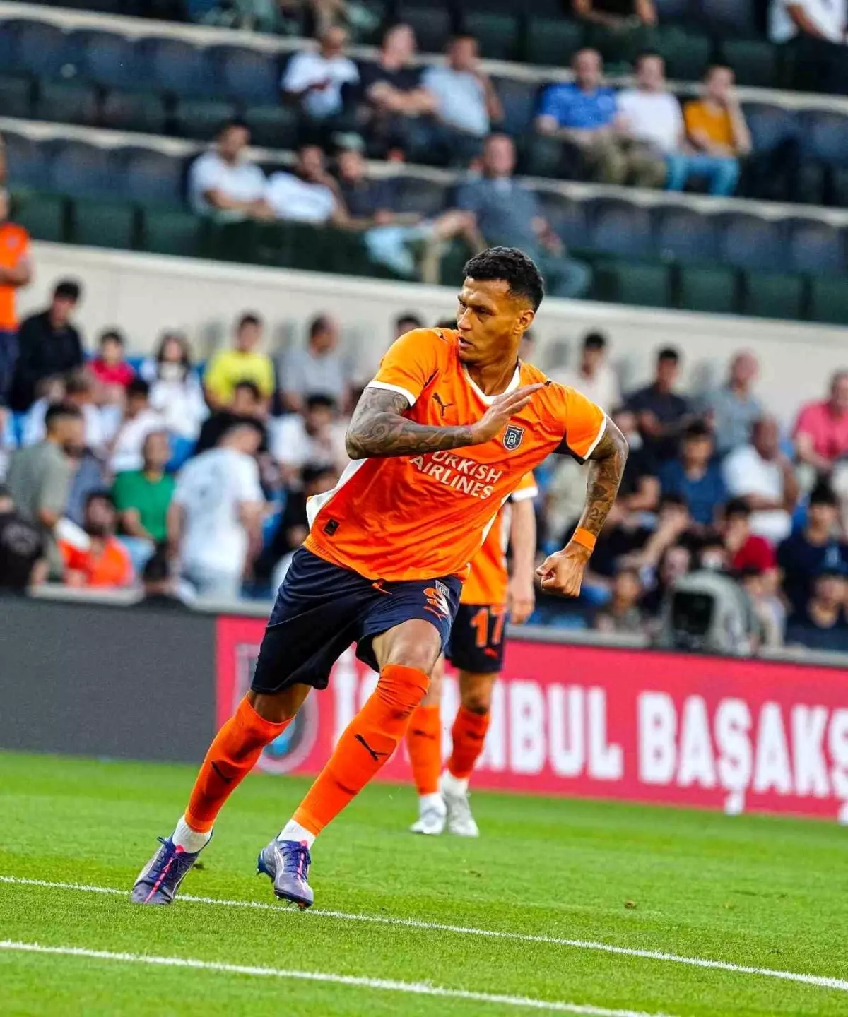Başakşehir 100. Golünü Attı