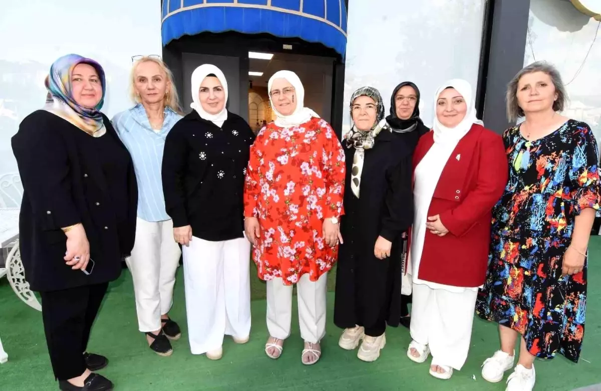 Erzurum'da Hayır Çarşısı Açıldı