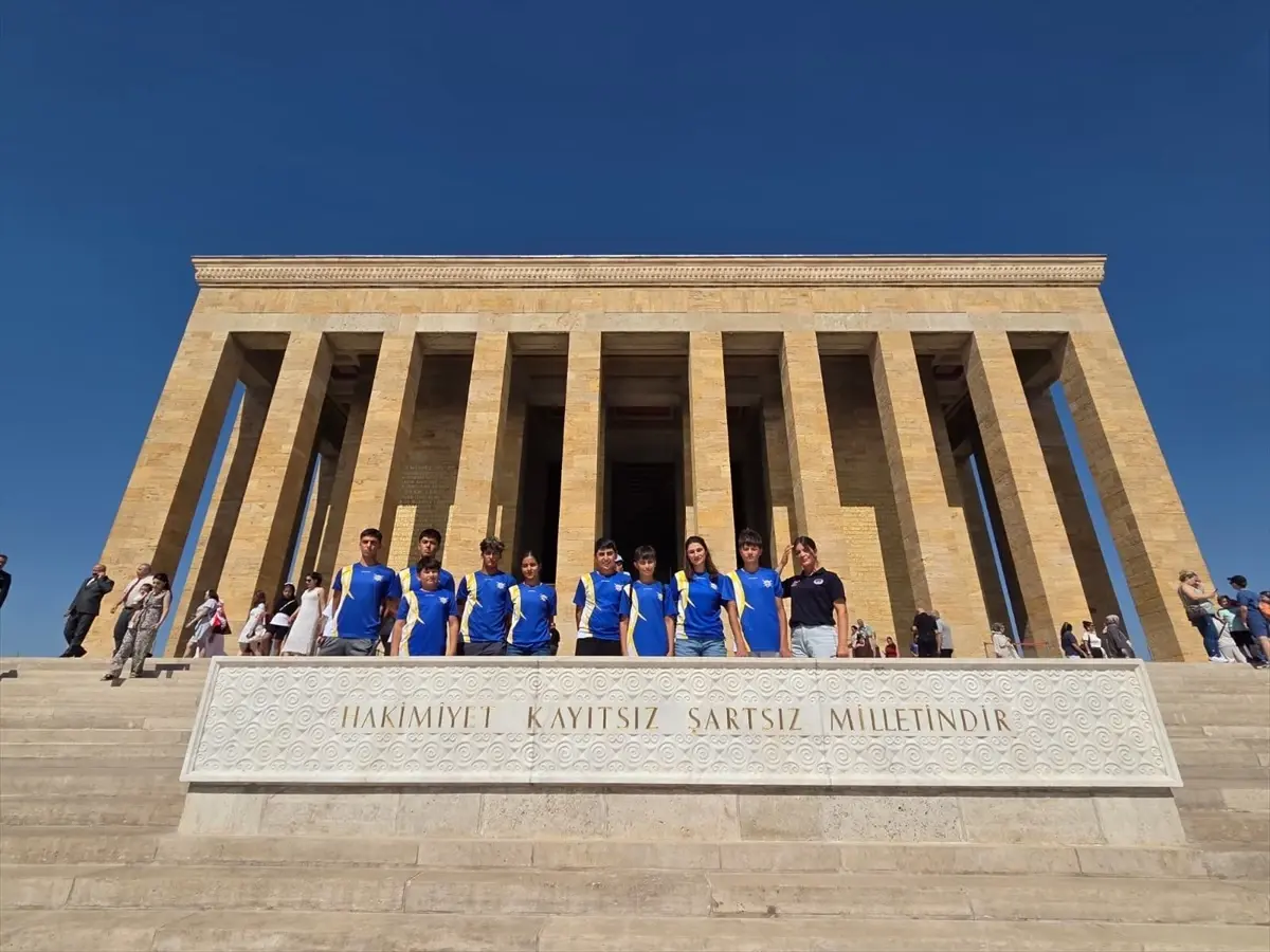 TED Edirne Kürek Takımı Anıtkabir'i Ziyaret Etti