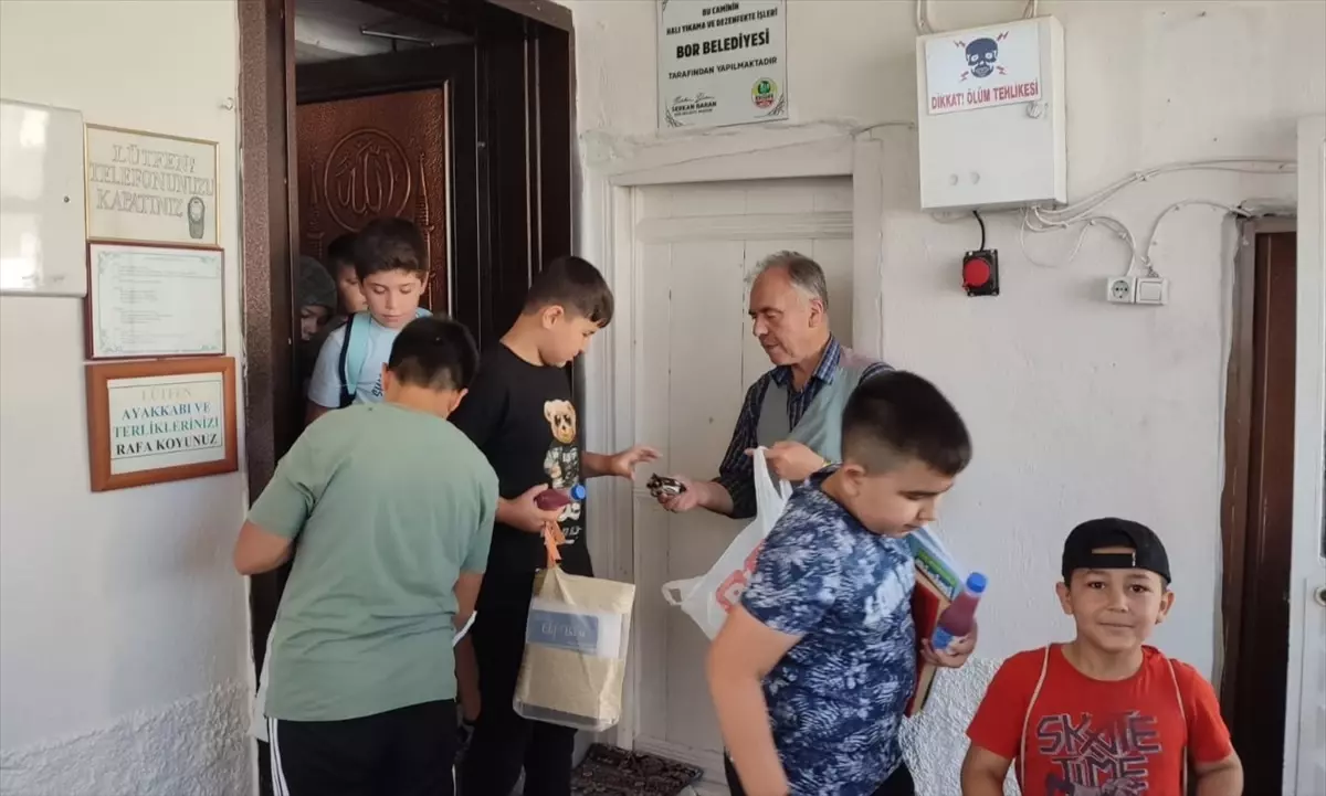 Bor'da Hayırsever Dondurma İkramı