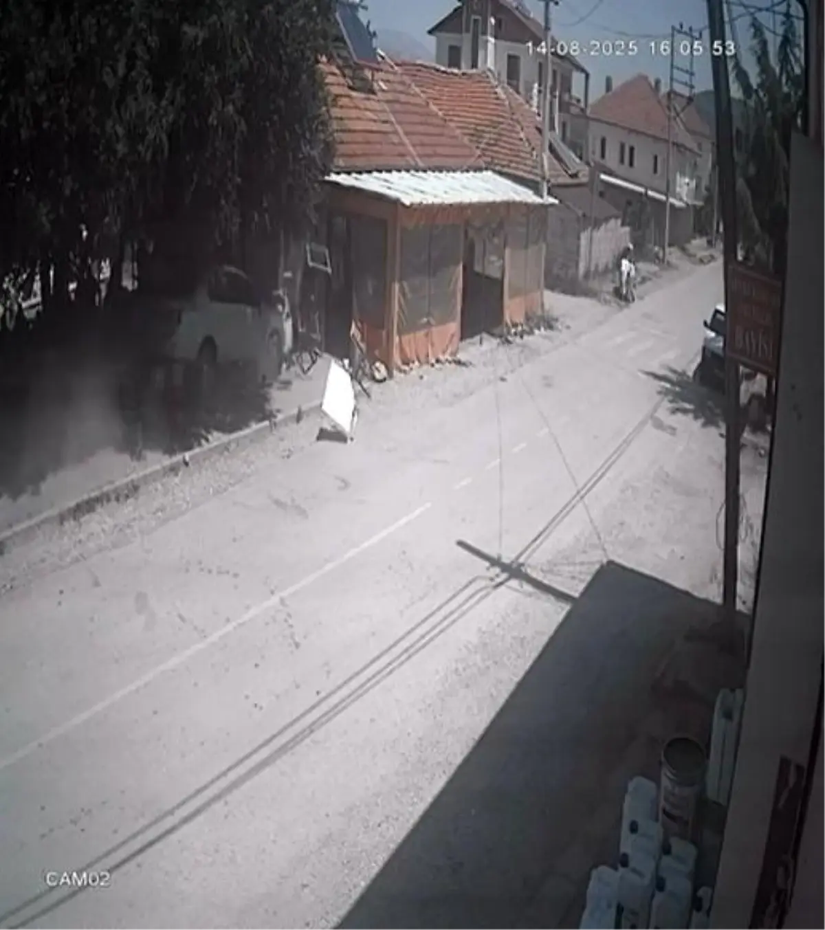 Isparta'da Otomobil Kıraathaneye Daldı: 1 Ölü, 1 Yaralı