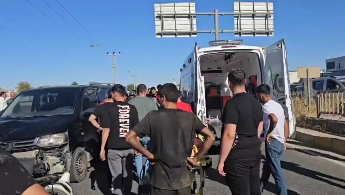 Kızıltepe'de Motosiklet Kazası: İki Genç Ağır Yaralı