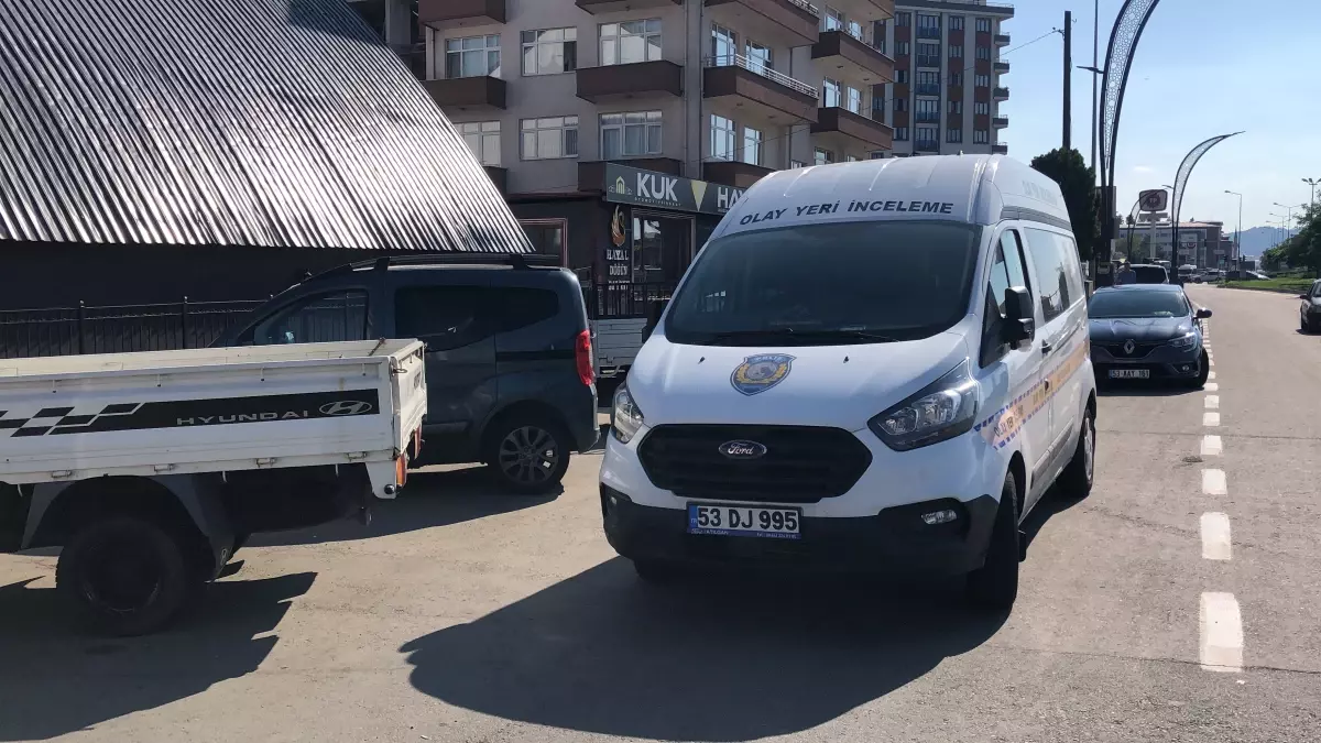 Rize'de Düğün Salonu Kavgası: 4 Yaralı