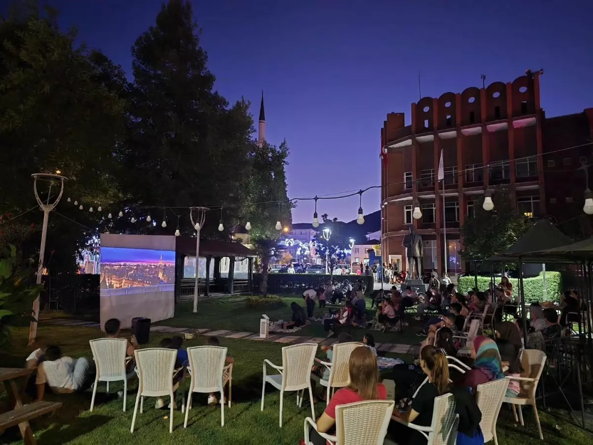 Bayırköy'de Yaz Akşamları Açık Hava Sinema Keyfi