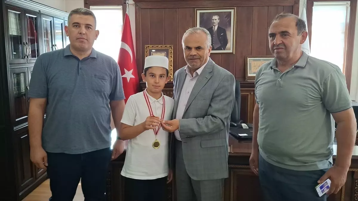 Küçük öğrenciden örnek bağış