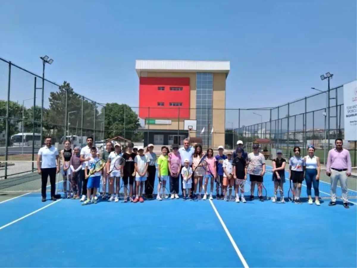 Kaymakam Öztürk'ün Spor Okulları Ziyareti