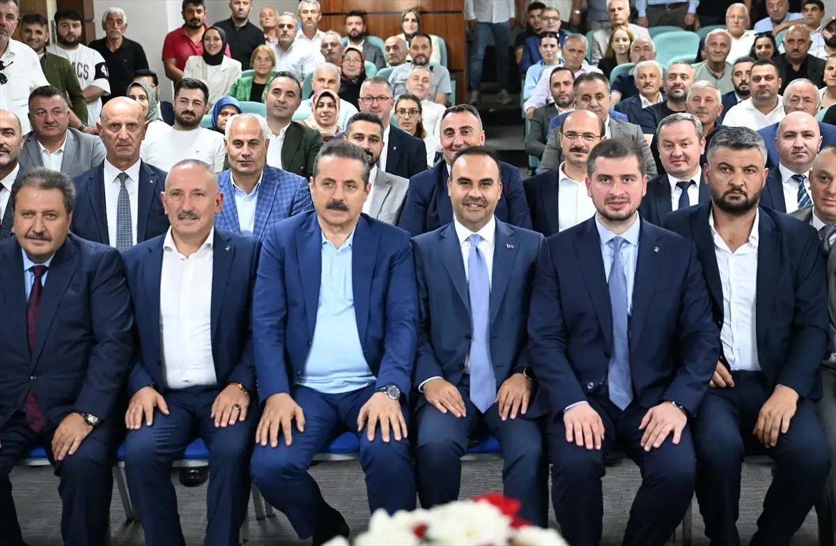 Sanayi ve Teknoloji Bakanı Kacır, Rize'de AK Parti İl Başkanlığı ziyaretinde konuştu Açıklaması