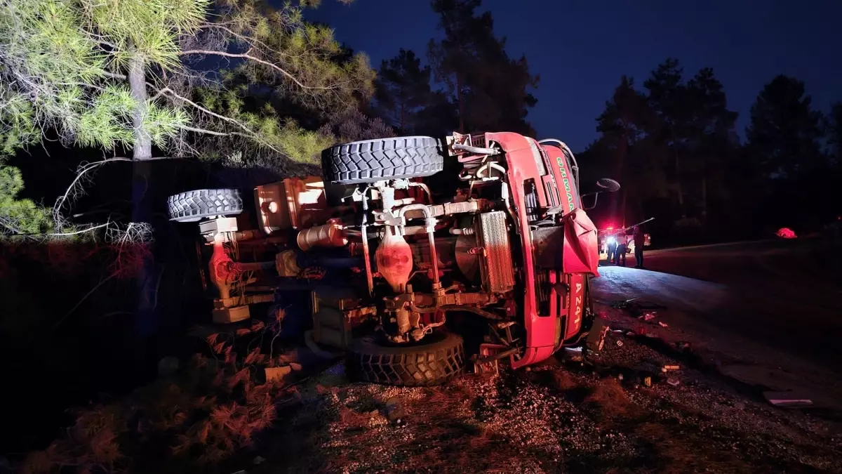 Serik'te Arazöz Kaza Yaptı: 2 Yaralı