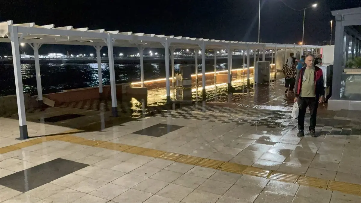 Tekirdağ'da Kuvvetli Poyraz Hayatı Olumsuz Etkiliyor