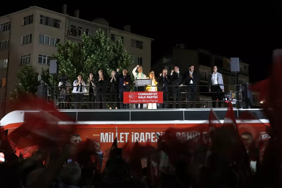 Özgür Özel: Güçlü Kadın Belediye Başkanlarımız Var