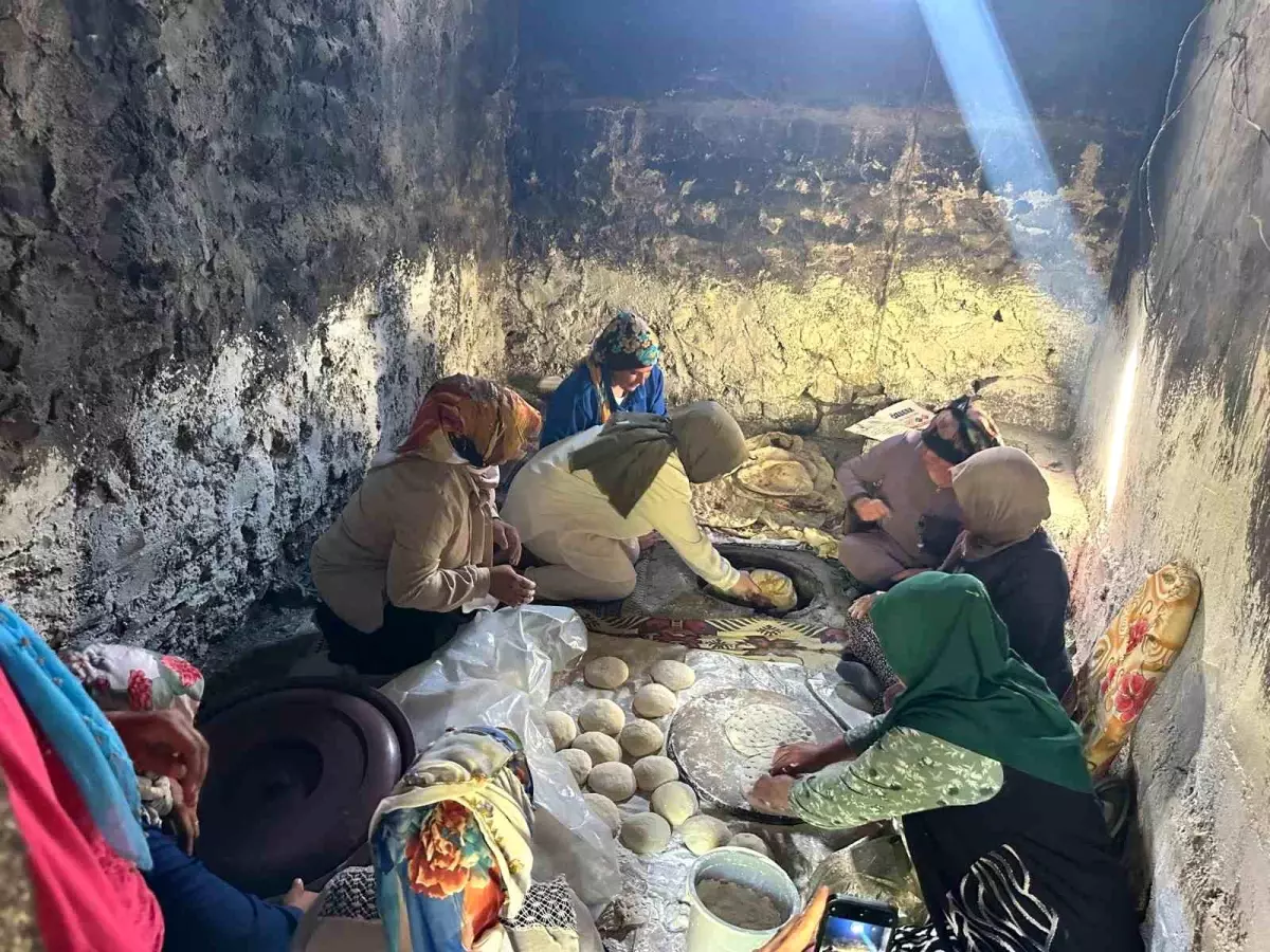 Kaymakam Kılıç, Kadınlarla Tandır Ekmek Pişirdi