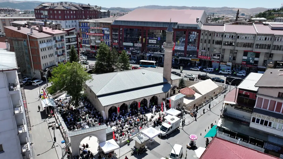 Hasan Paşa Camii Açıldı