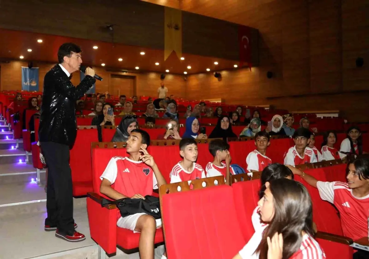Van'da Meddah Gösterisi Büyük Beğeni Topladı
