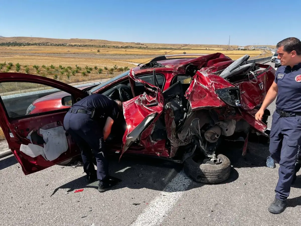 Kamyonun Otomobile Çarpması: 1 Ölü, 3 Yaralı