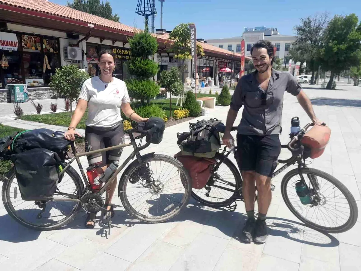 Kanadalı Arkadaşlar Türkiye'yi Bisikletle Geziyor