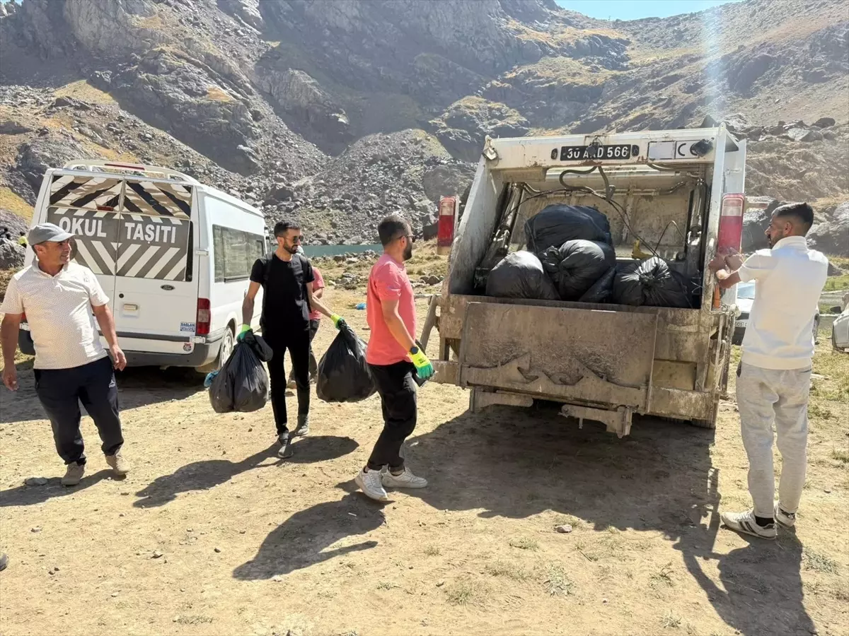 Yüksekova'da Doğa Temizliği