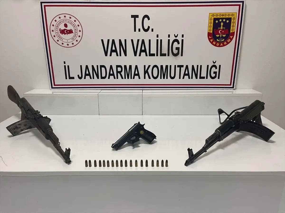 Başkale'de Silah Kaçakçılığı Operasyonu