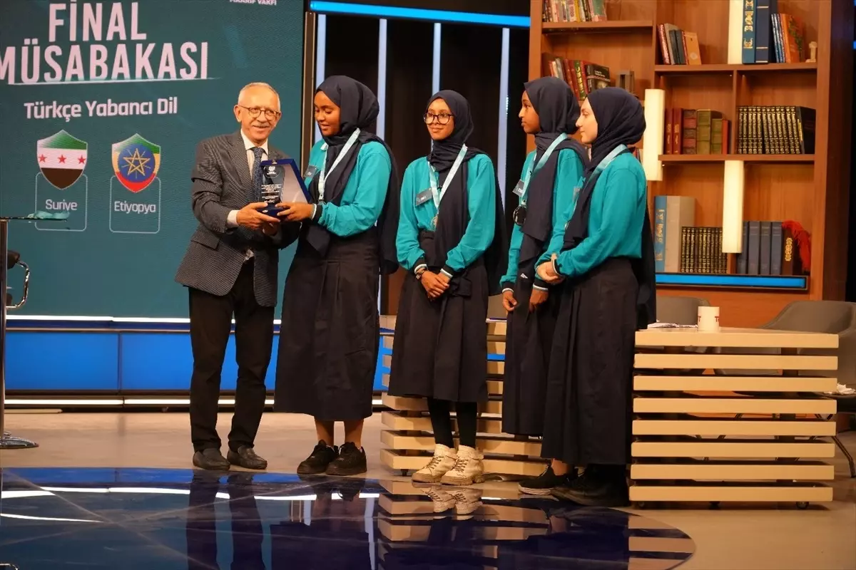Maarif Türkçe Münazara'da İki Birincilik