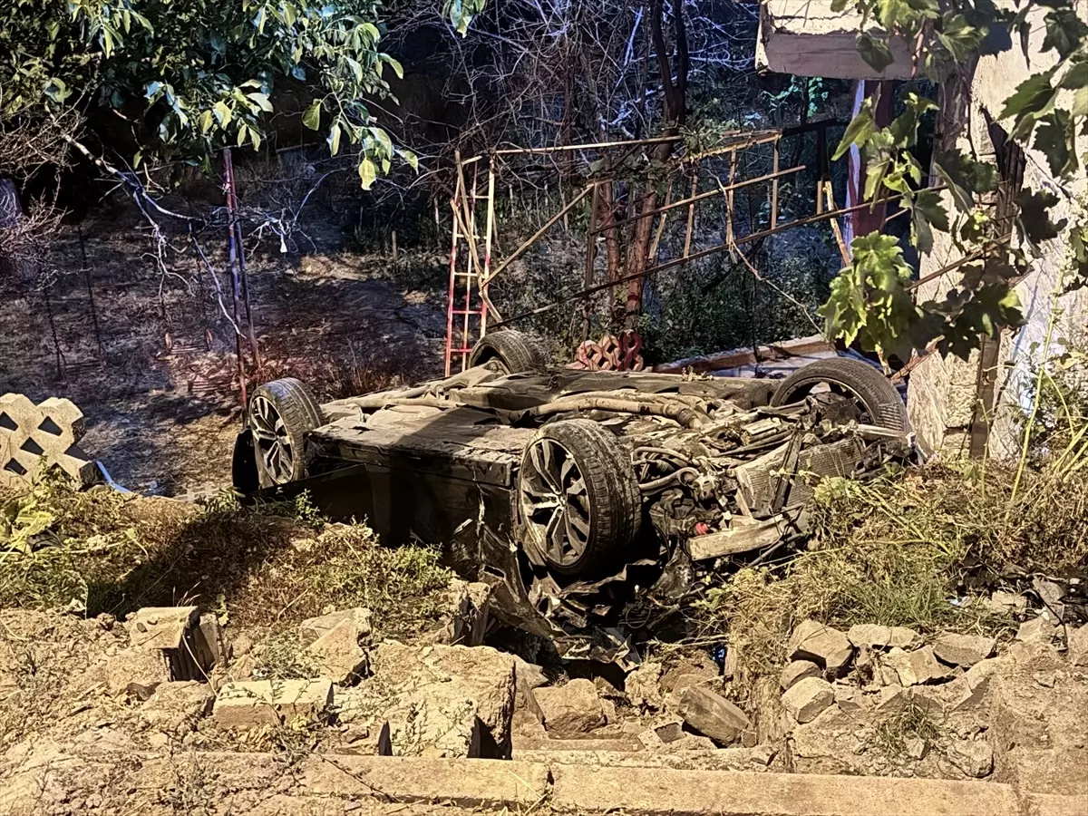 Kayseri'de müstakil evin bahçesine düşen otomobilin sürücüsü yaralandı