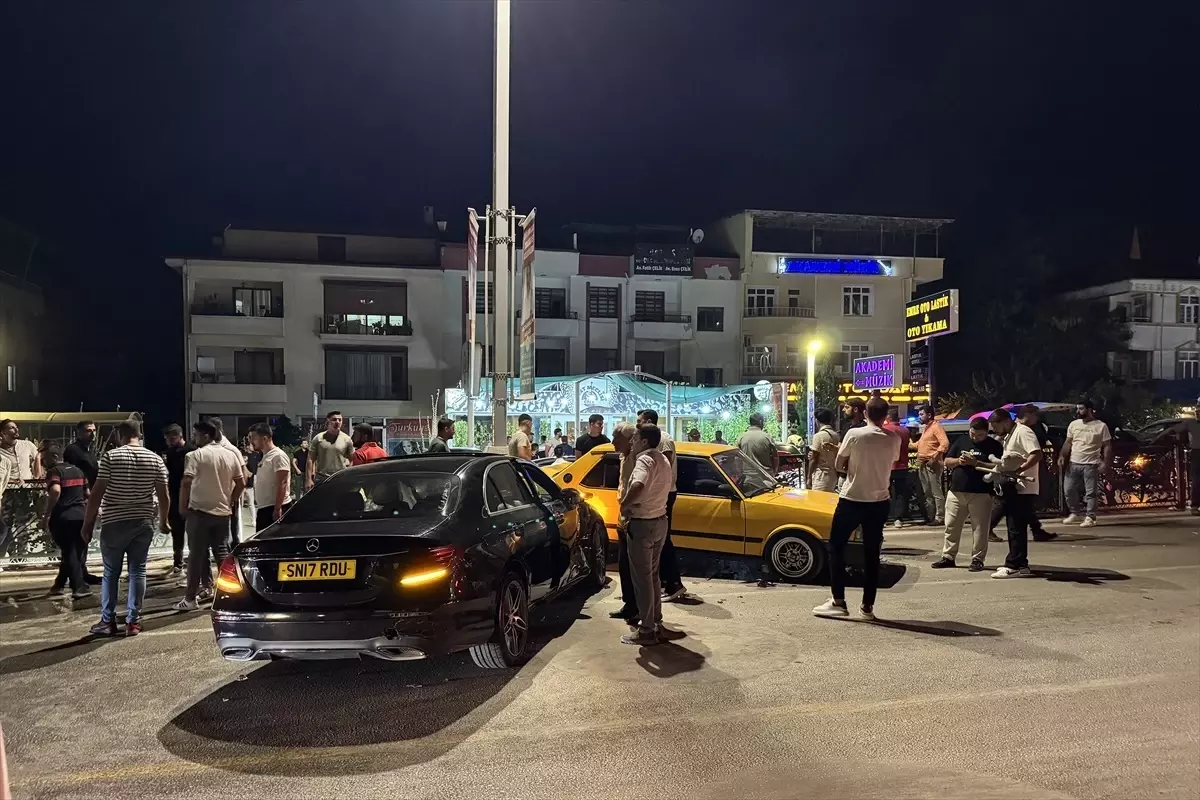 Elazığ'da zincirleme trafik kazasında 3 kişi yaralandı