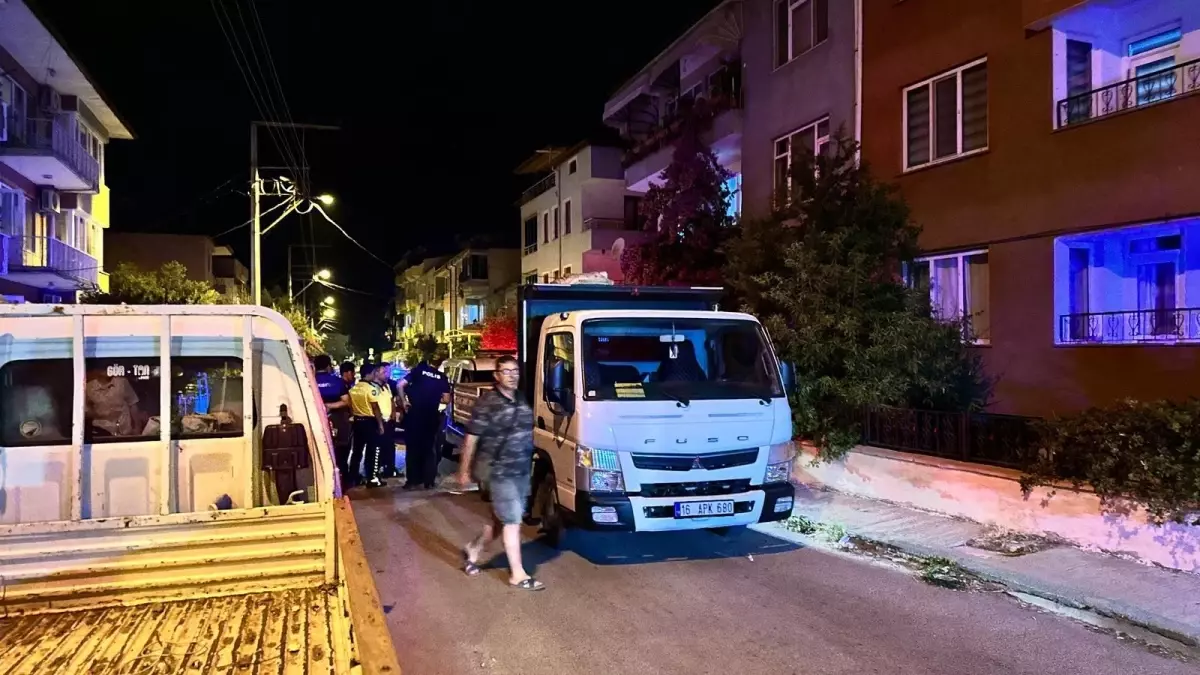 İznik'te Polis Takibindeki Kamyonet Kaza Yaptı