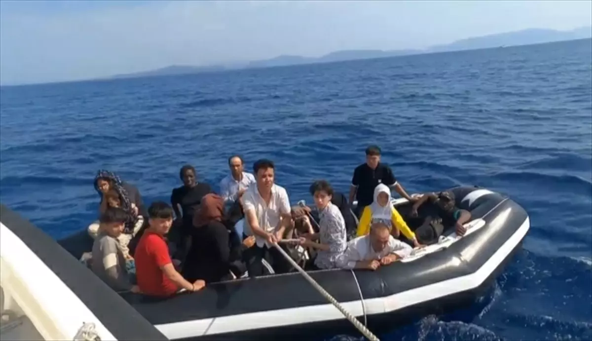 Seferihisar'da 23 Düzensiz Göçmen Kurtarıldı