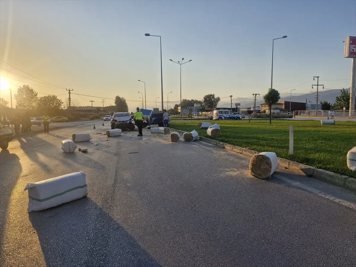 Tarım Aracı Otomobille Çarpıştı: 1 Yaralı