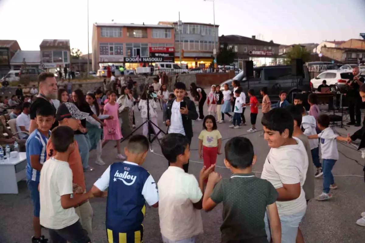 Karayazı'da Kültür Yolu Festivali Coşkusu
