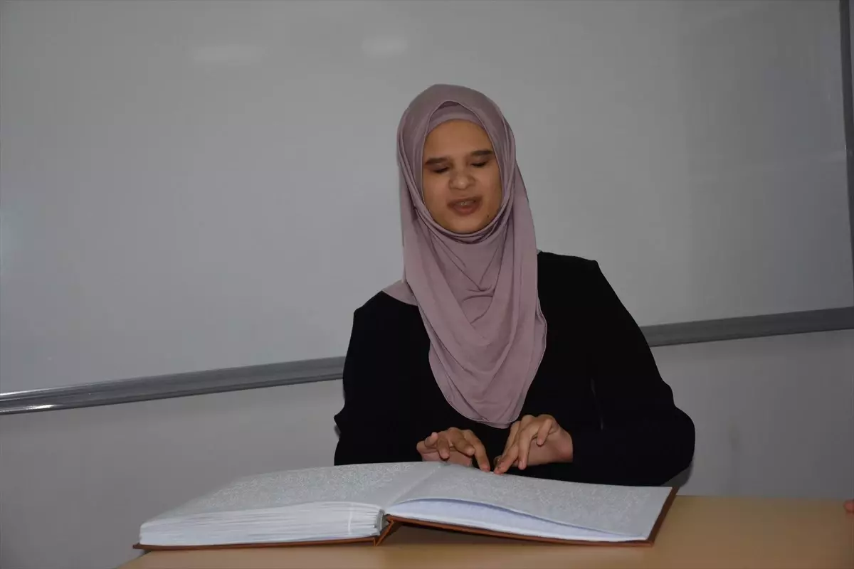 Görme Engelli Öğrenci Hafız Olma Hedefinde