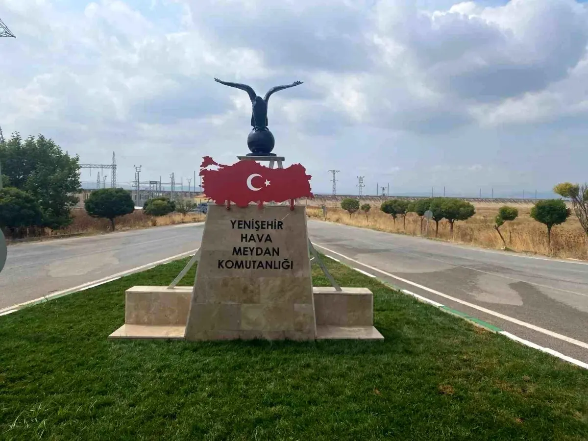 Yenişehir'de Kartal Figürü ve Türk Bayrağı Beğenildi