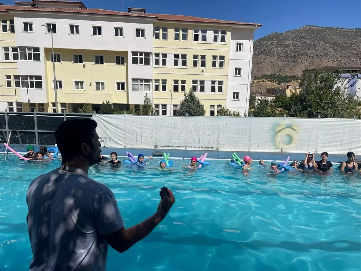 Sason'da 350 Çocuk Yüzme Öğreniyor