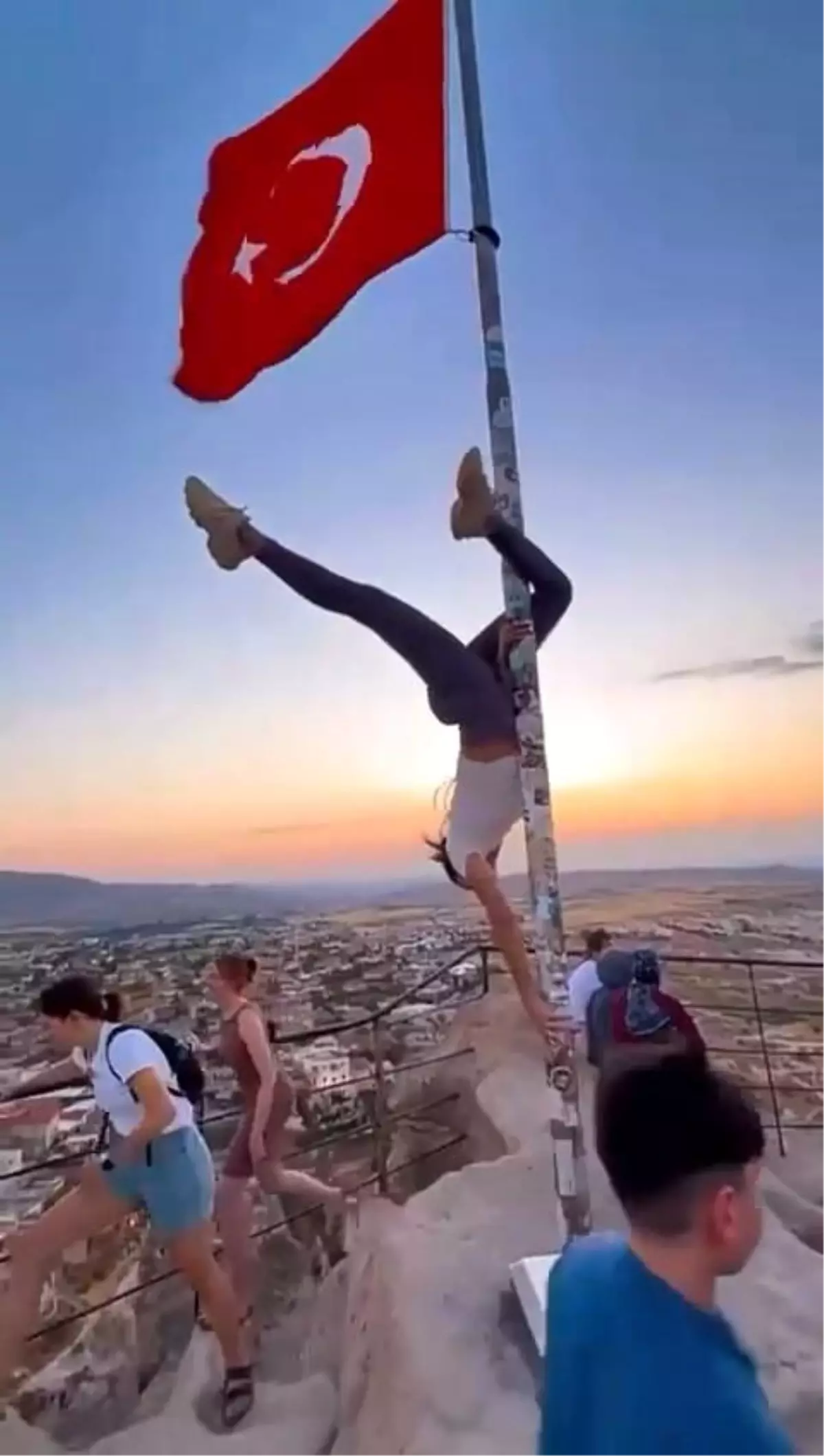 Kapadokya'da Bayrağa Saygısızlık Tepki Topladı