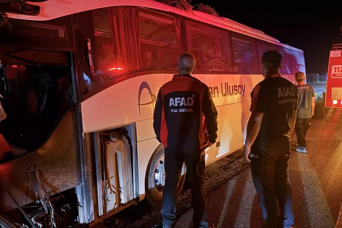 Kayseri'de Yolcu Otobüsü Kazası: 1 Ölü, 13 Yaralı