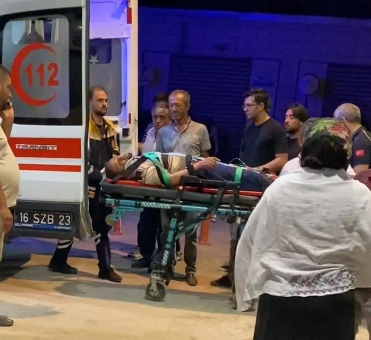 İnegöl'de Traktör Devrildi: Sürücü Ağır Yaralı