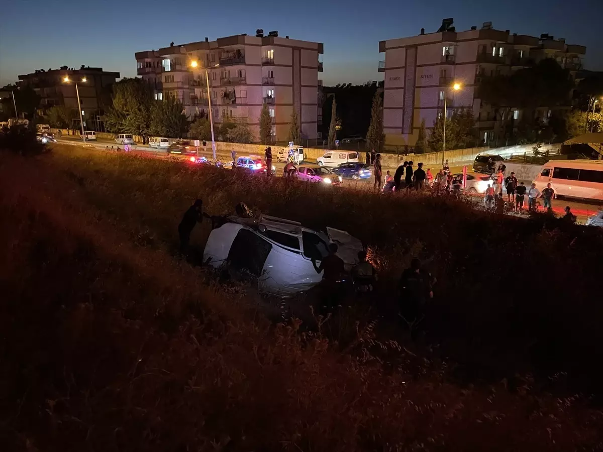 Aydın'da Uçuruma Devrilen Otomobilde 2 Yaralı