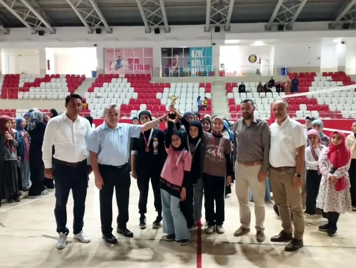 Hafızlık Öğrencileri Voleybol Turnuvasında Yarıştı