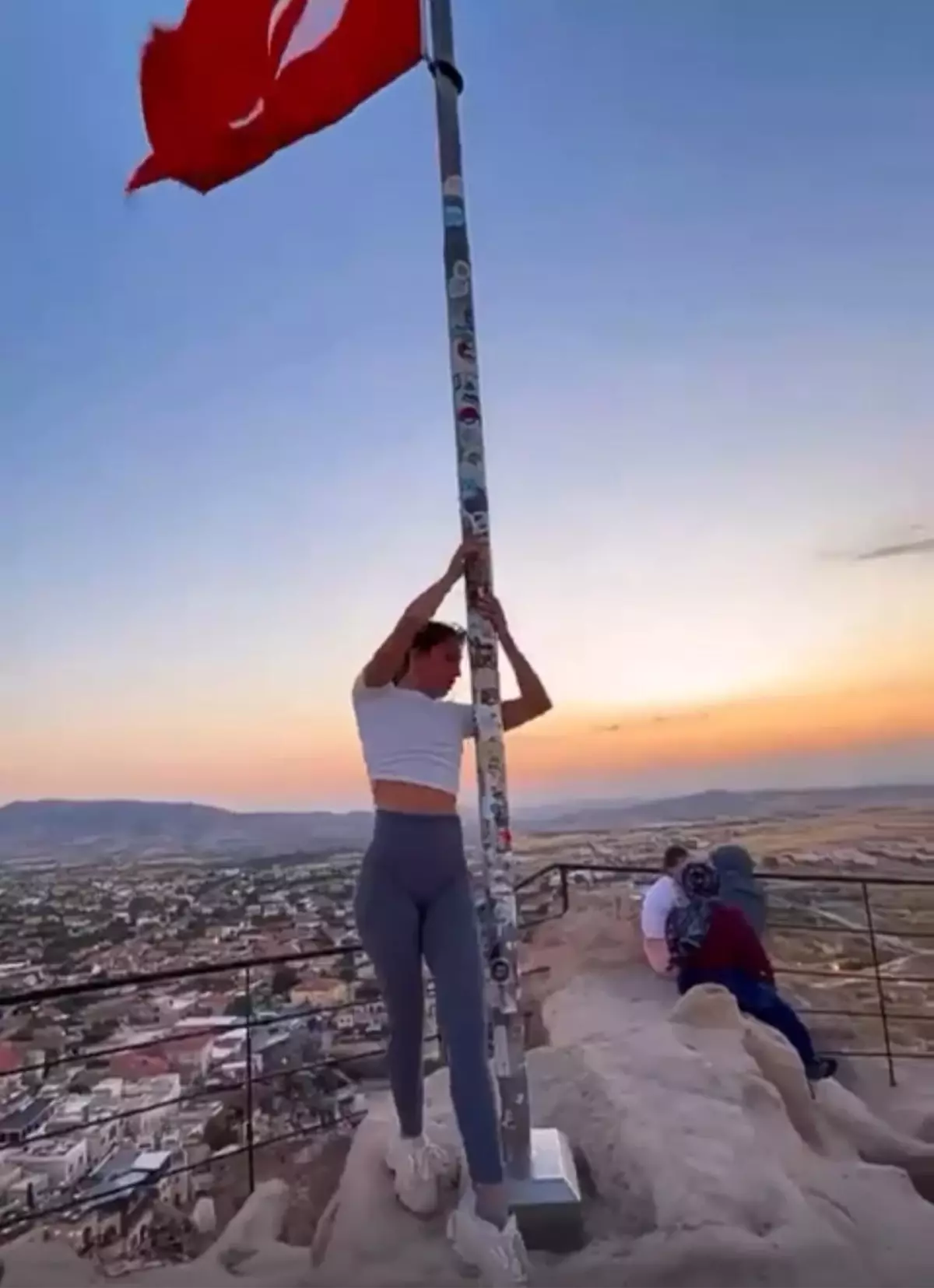 Uçhisar'da Türk Bayrağı'na Dans Soruşturması
