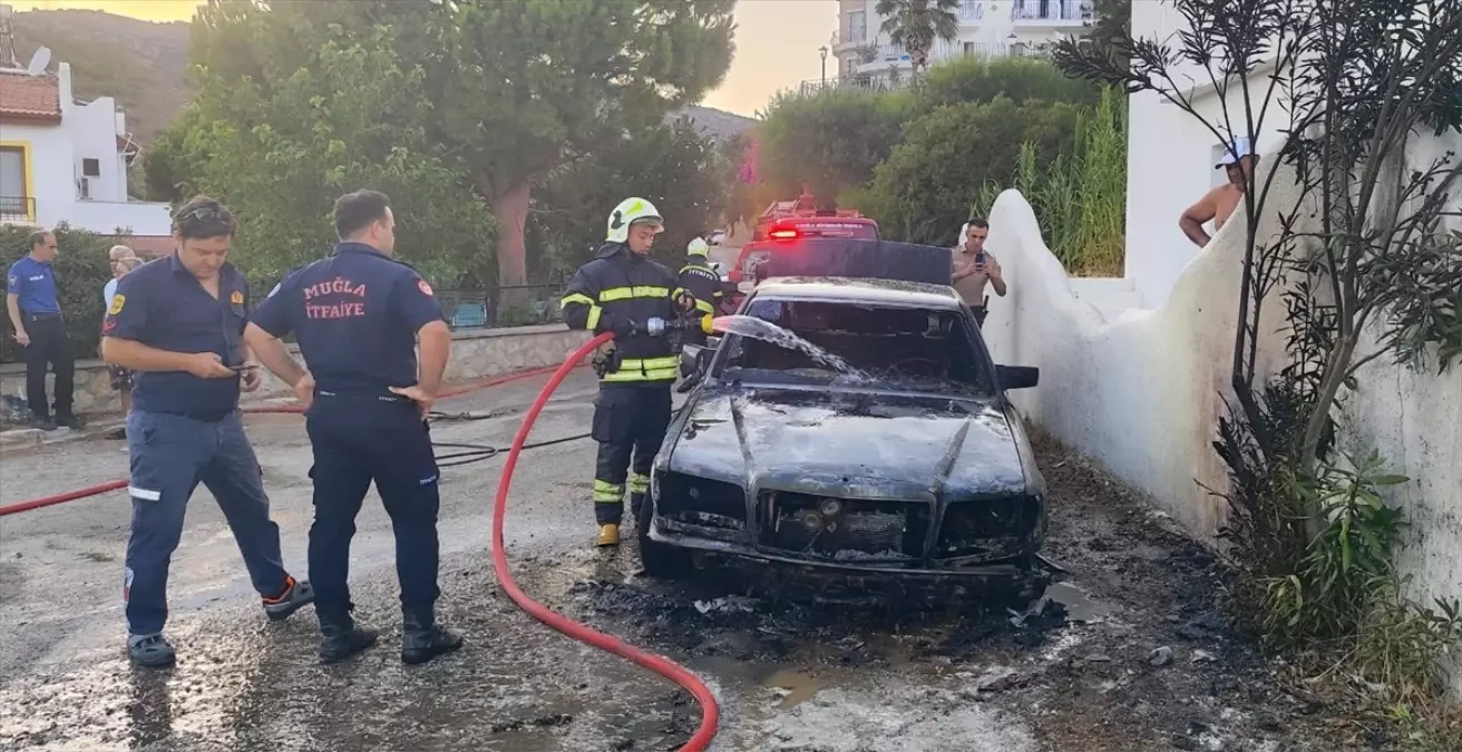 Datça'da Park Halindeki Araçta Yangın