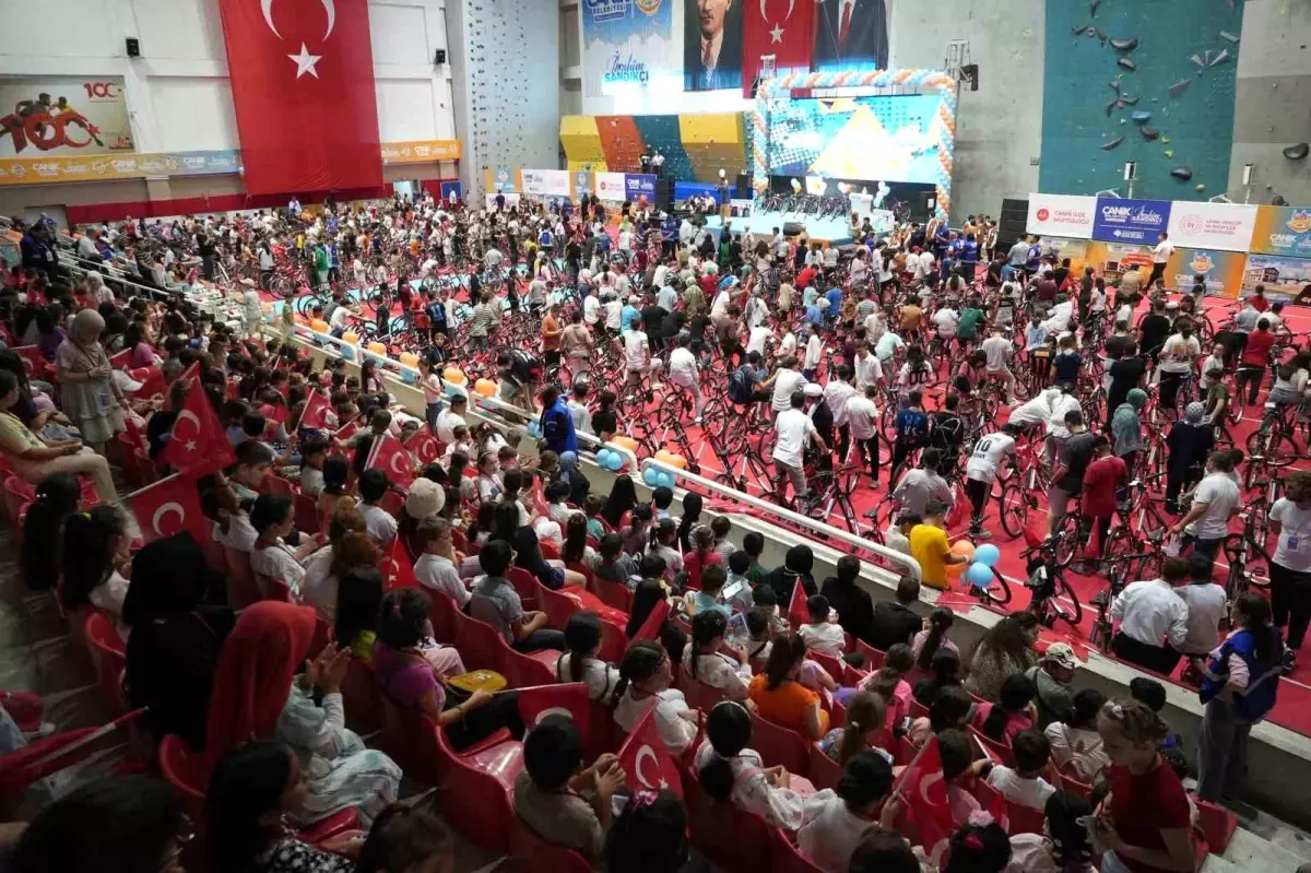 Samsun'da 4 Bin Çocuğa 'Camiye Gel Projesi' Hediyesi