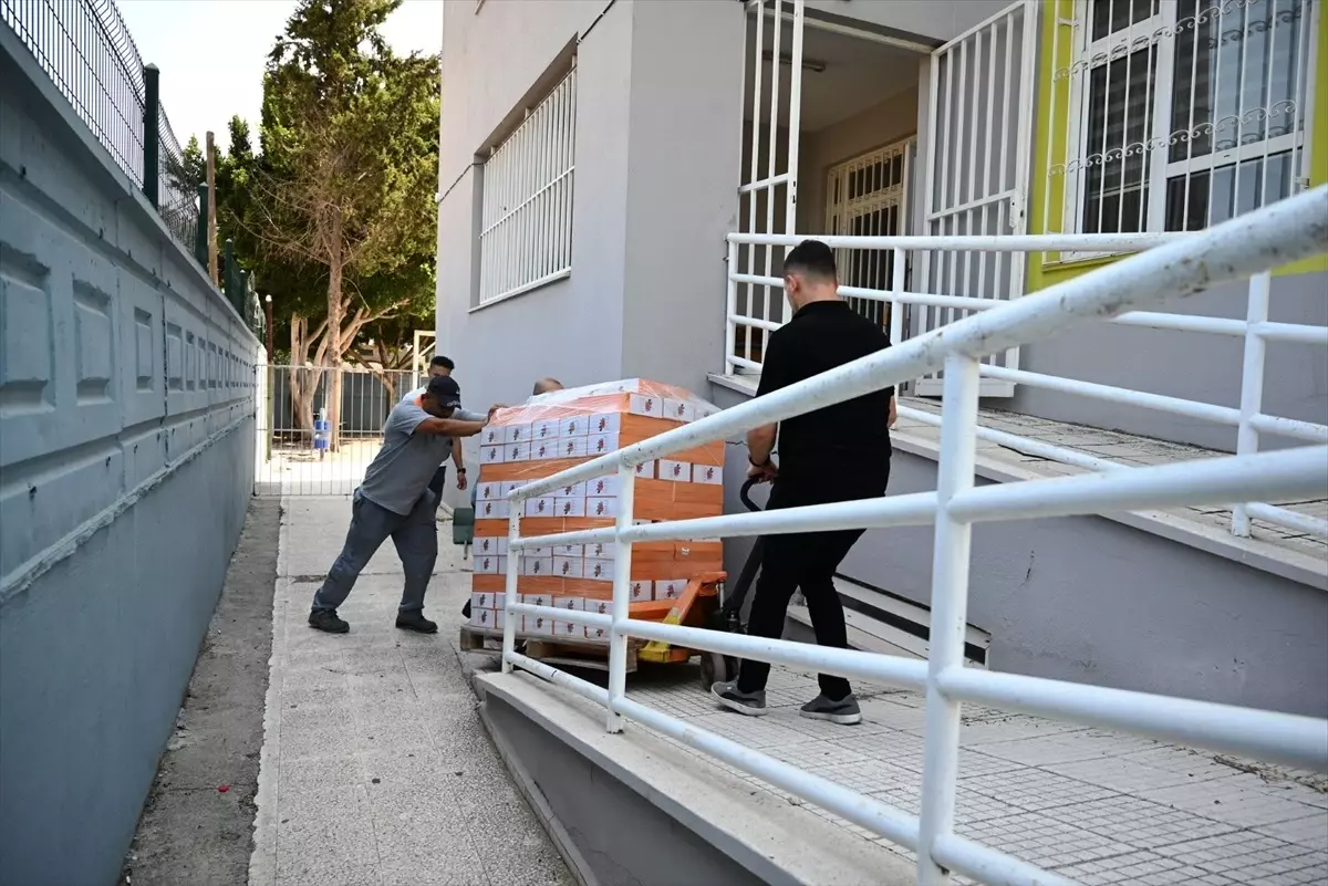 Kemer'den Öğrencilere Kırtasiye Desteği