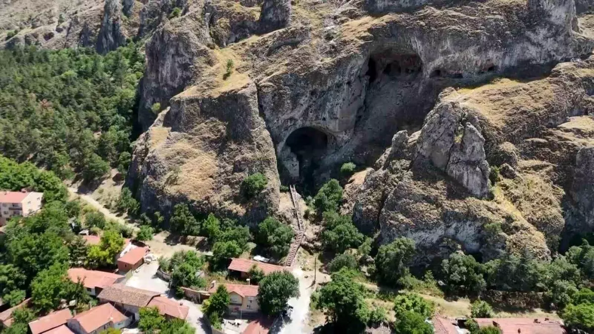 Eskişehir'deki İnönü Mağaraları Turistlerin Gözdesi