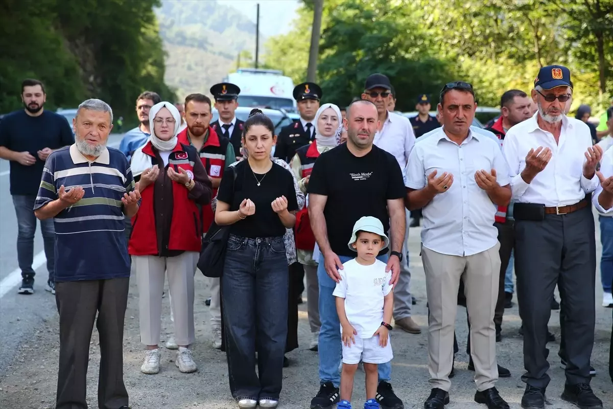 Giresun'da sel afetinin beşinci yılında şehit askerler ile kayıp operatör anıldı