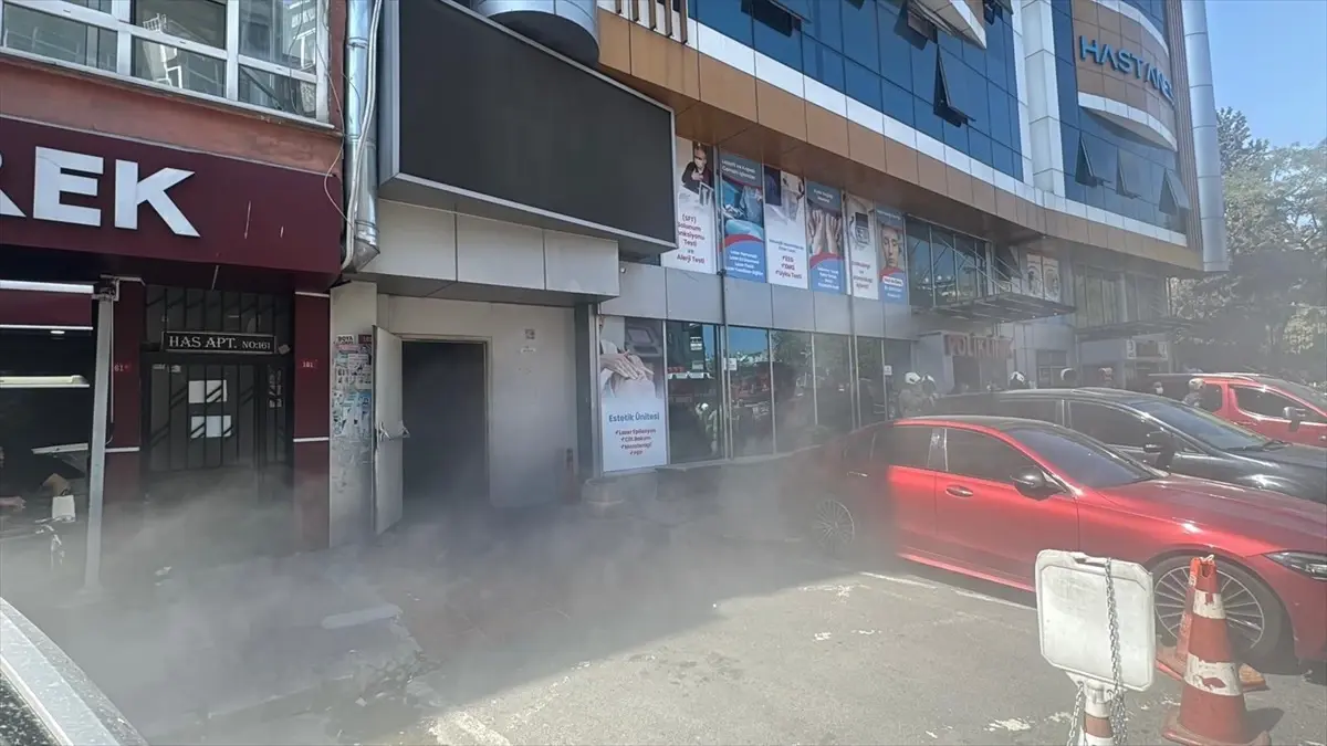 Hastanede Yangın: İtfaiye Hızla Müdahale Etti
