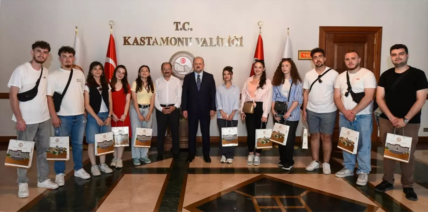 Öğrenciler Kastamonu Valisi'ni Ziyaret Etti