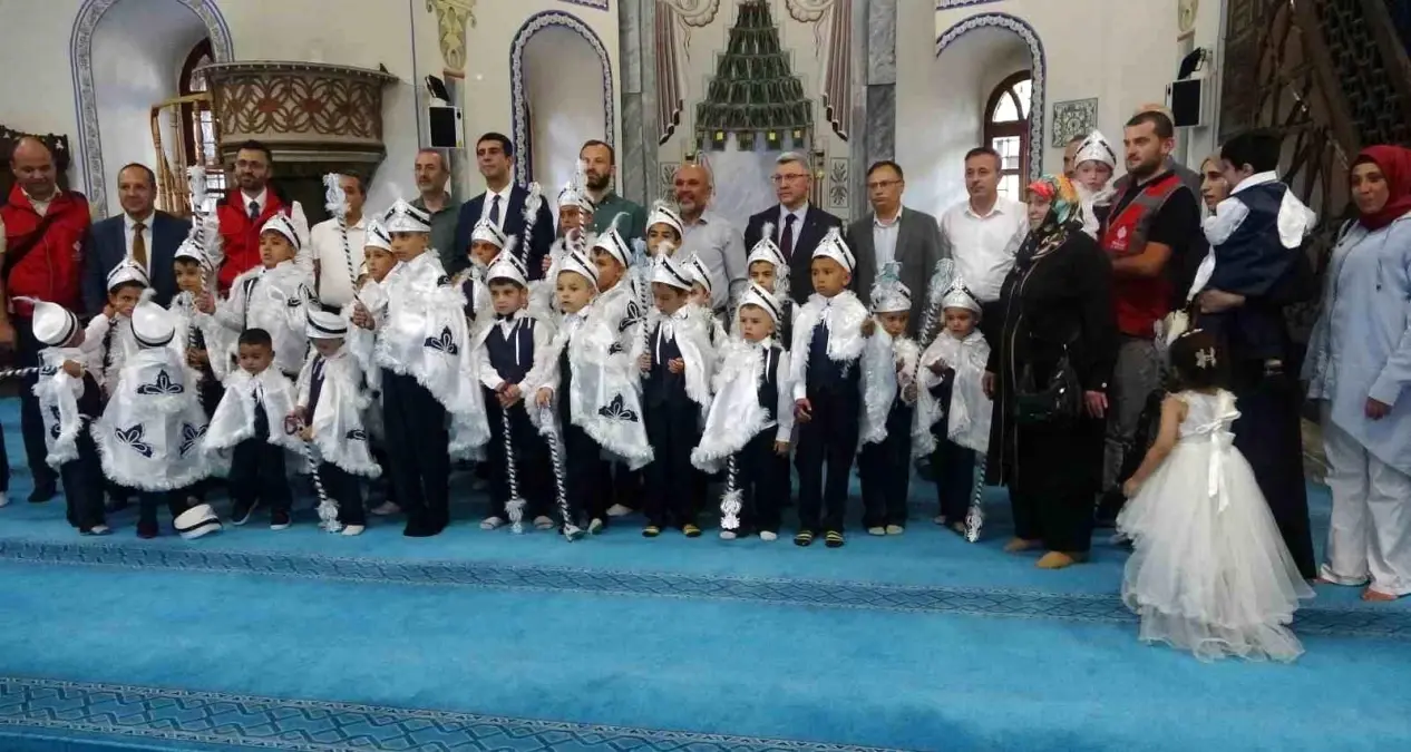 Kütahya'da Vakıflar Bölge Müdürlüğü'nden Sünnet Töreni