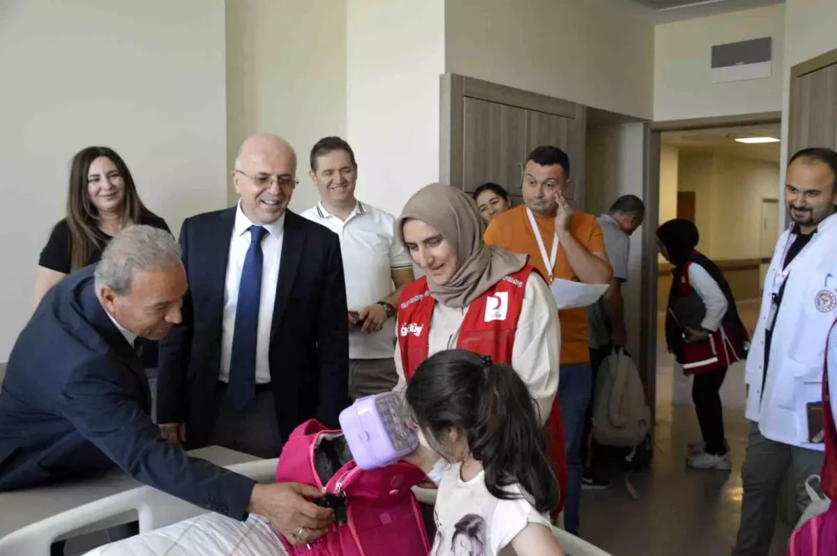 Kayseri Hastanesi'nde Çocuklara Kırtasiye Desteği